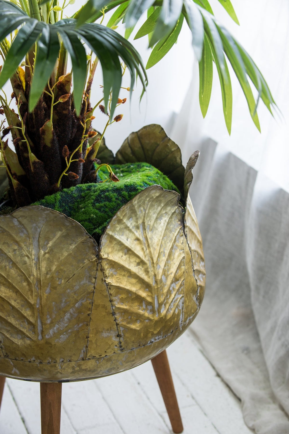 set of 2 metal Indoor planters