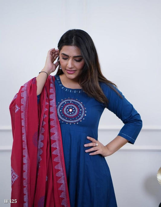 Dazzling Anarkalis With Pant And Duppata
