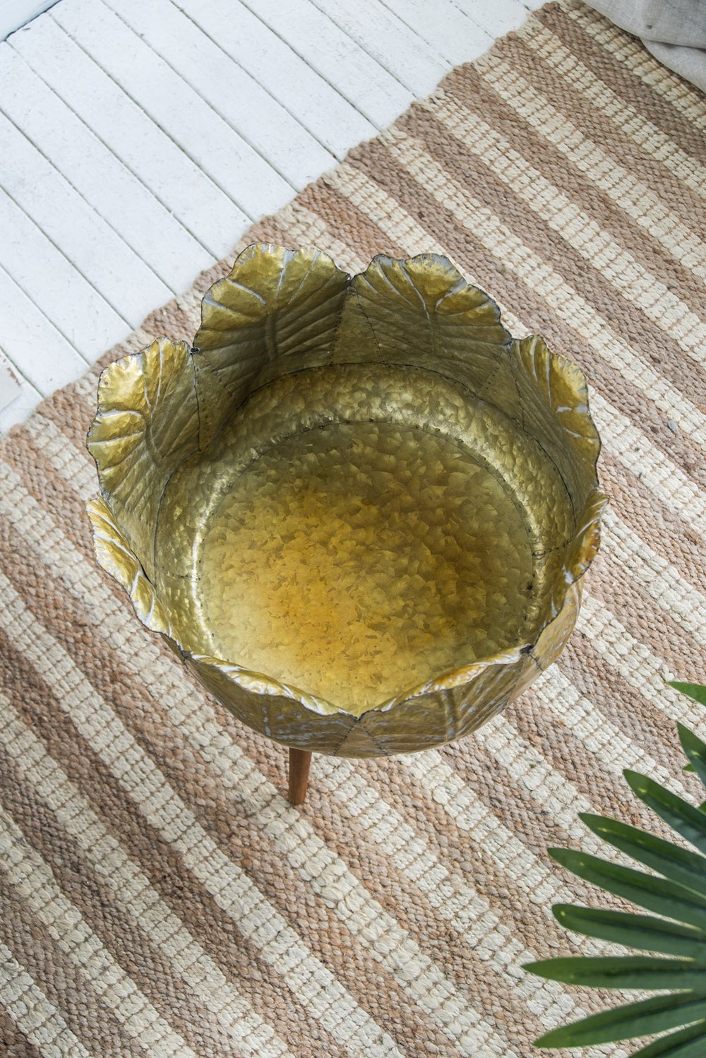 set of 2 metal Indoor planters