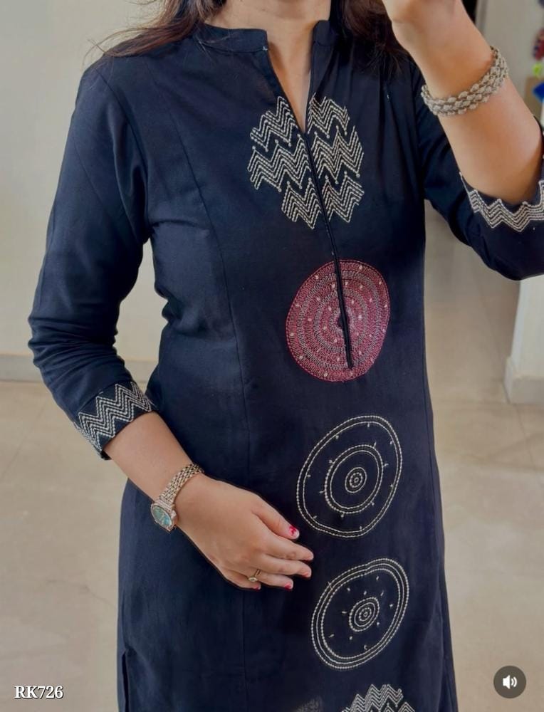 beautiful aari work on dupatta with matching tassels