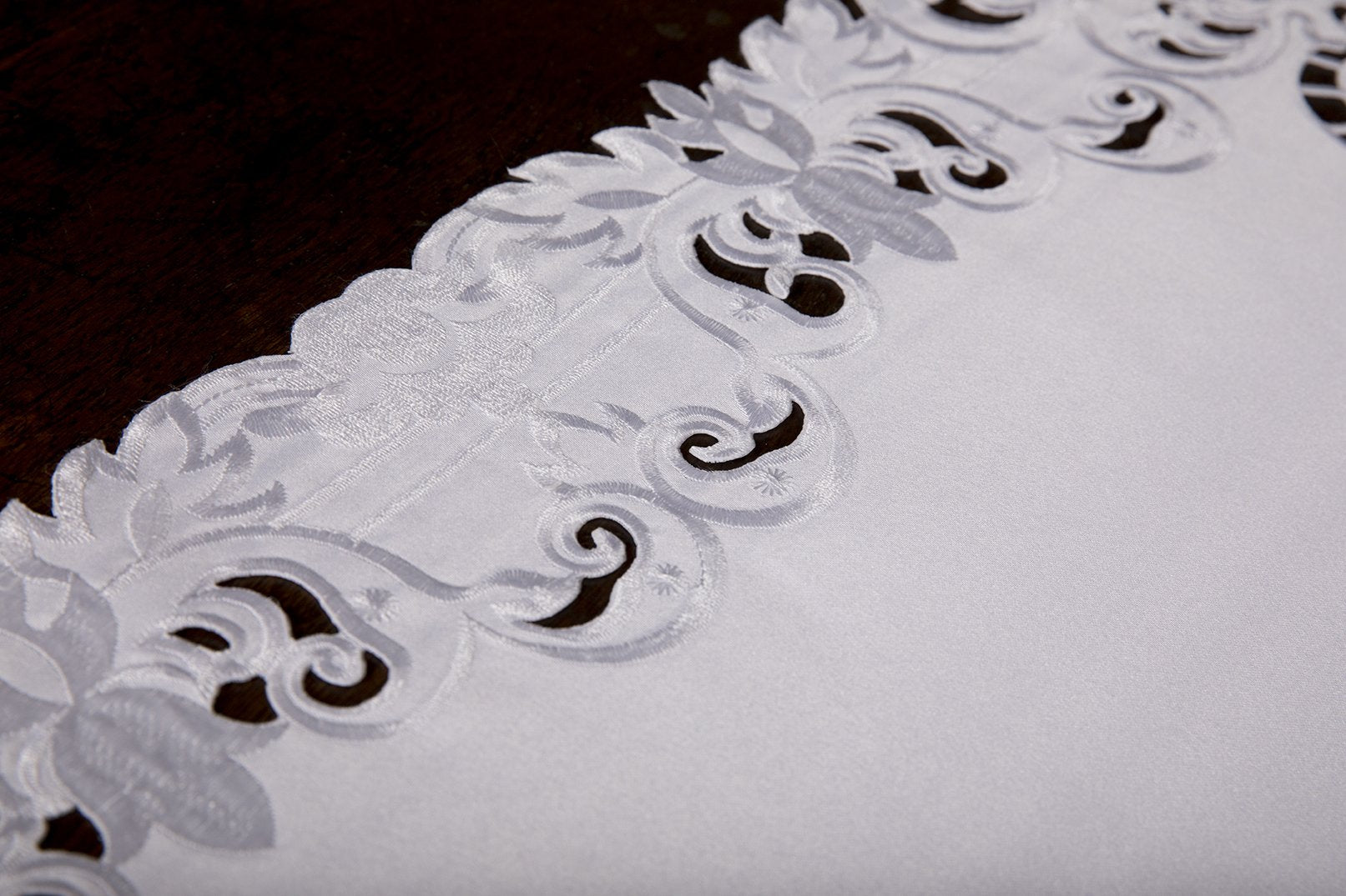 Garden Trellis Table Runner