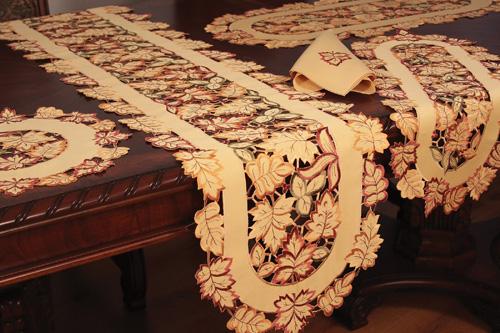 XD75018 Bountiful Leaf Mini Table Runner 12x28