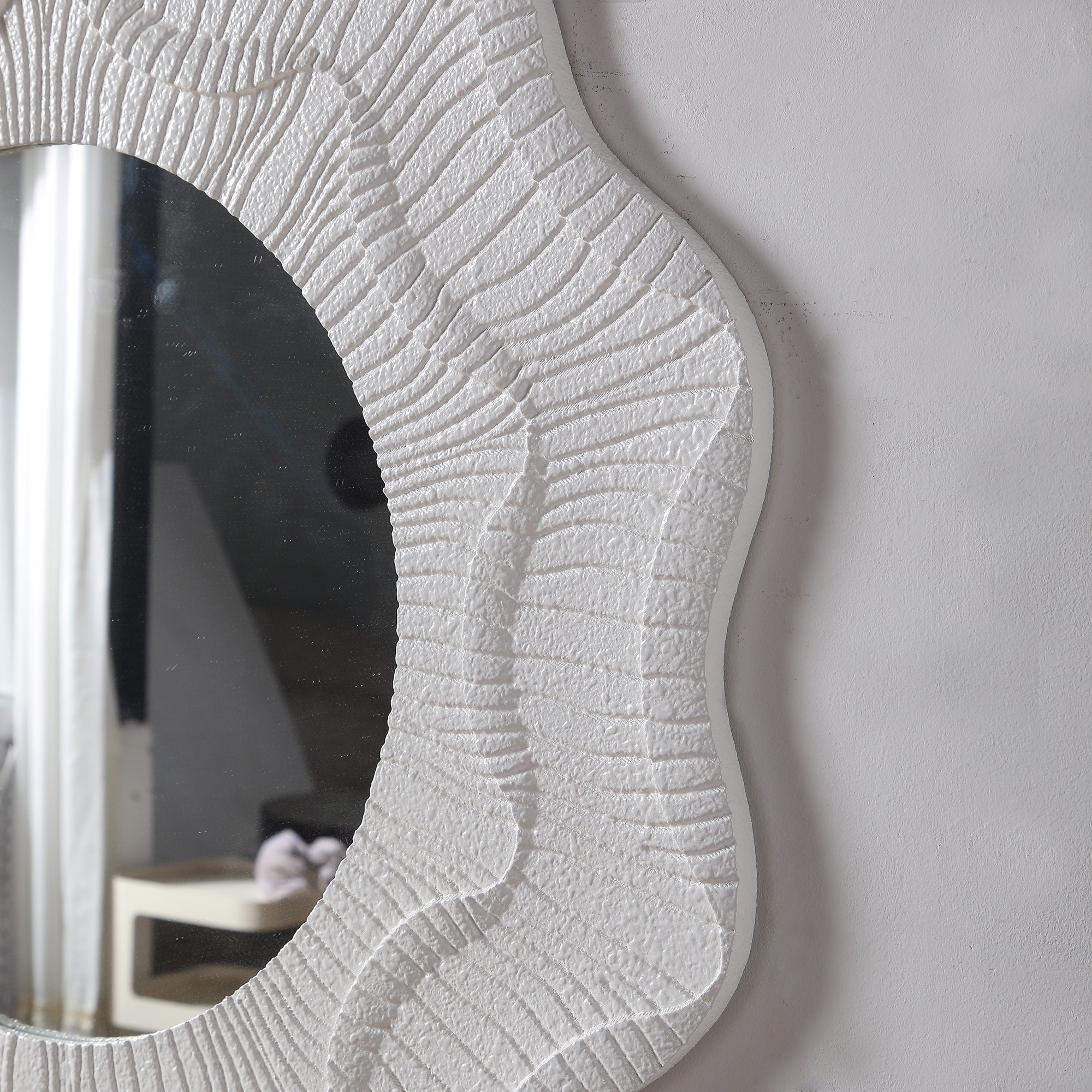 Round Cream Flower Wall Mirror with Wavy Frame for Decorative Home