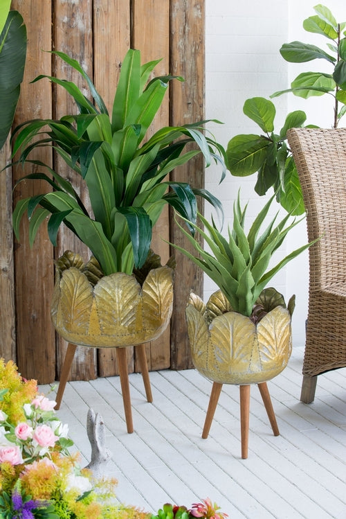 set of 2 metal Indoor planters